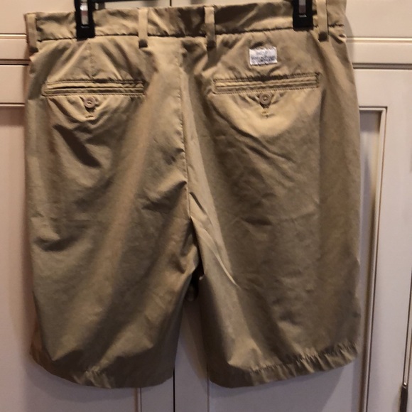 Vineyard Vines Men’s Shorts - Picture 2 of 4